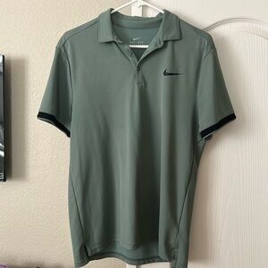 Nike men’s golf polo size Medium M geeenish with black accent